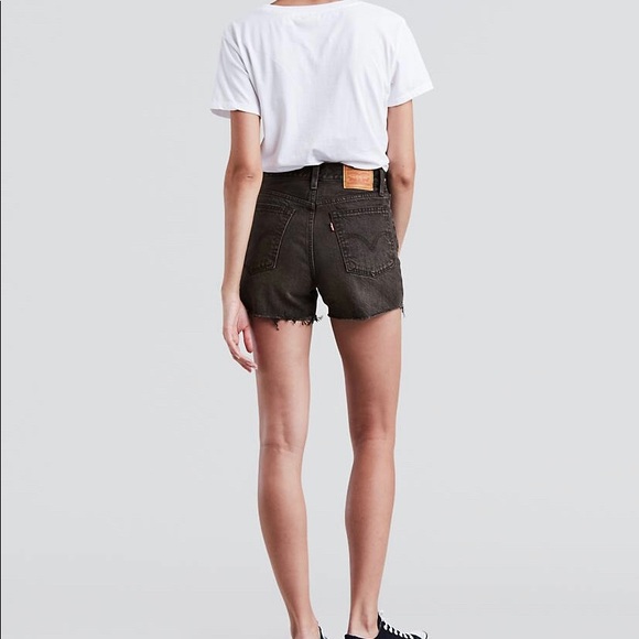 Levi’s Wedgie Short - Picture 2 of 8